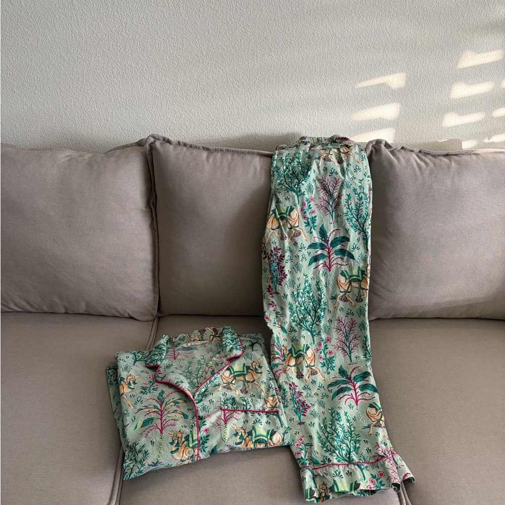 Printfresh Camel’s Courtyard Green Floral Pajama Set